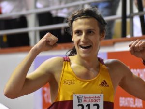 Adam Krajč ako víťaz na 5000 m v hale